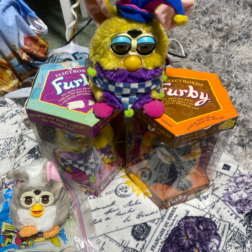 Colorful Electronic Furby bundle